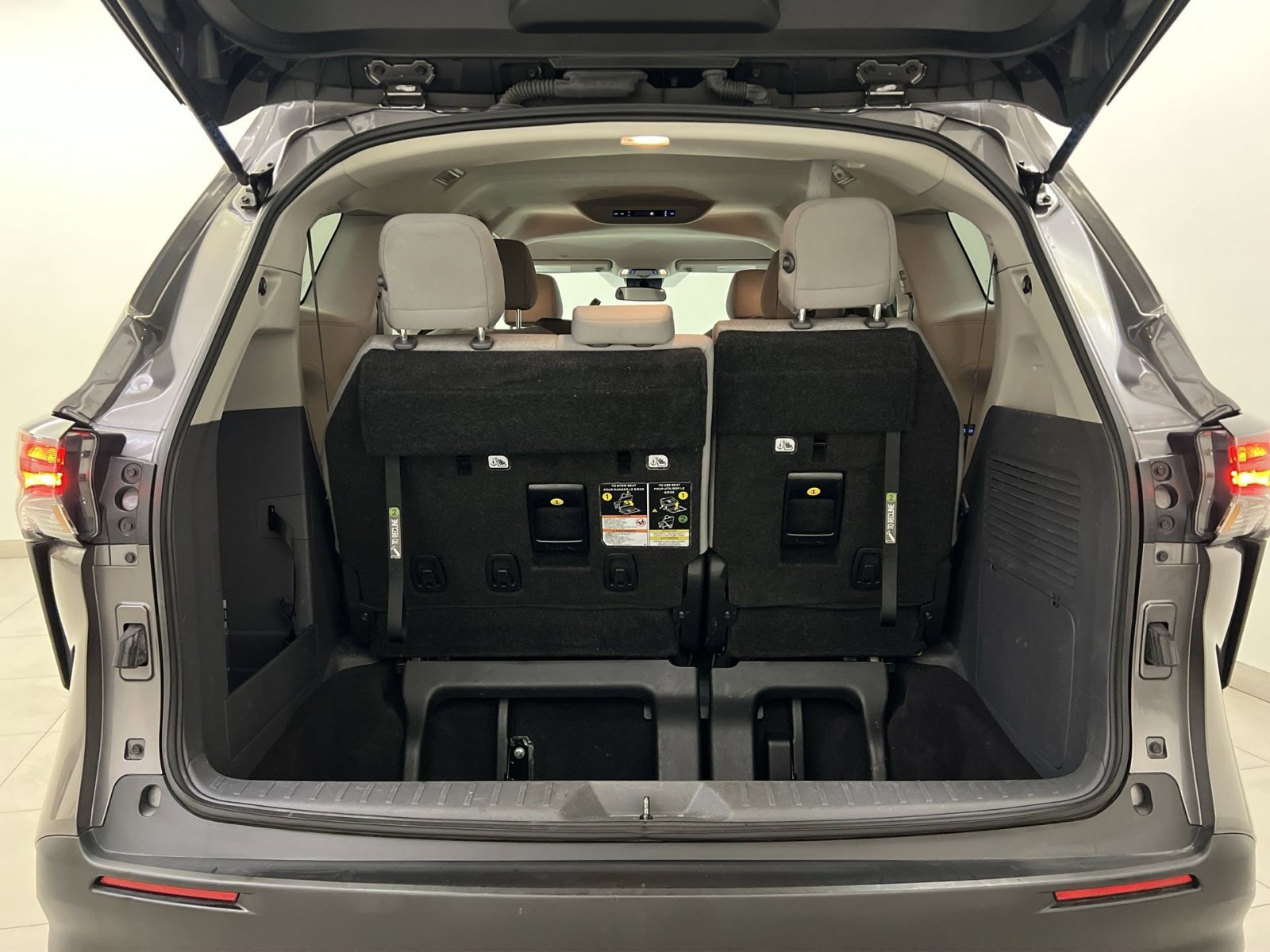 Used 2024 Toyota Sienna LE image 25