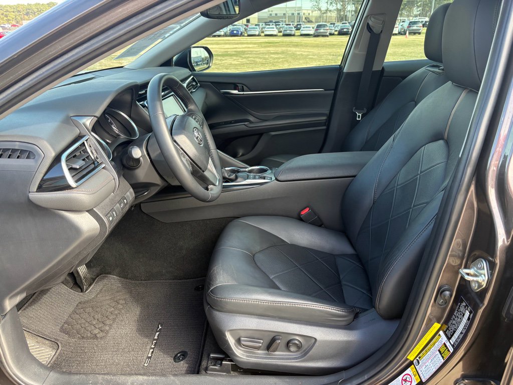 Used 2018 Toyota Camry XLE image 10