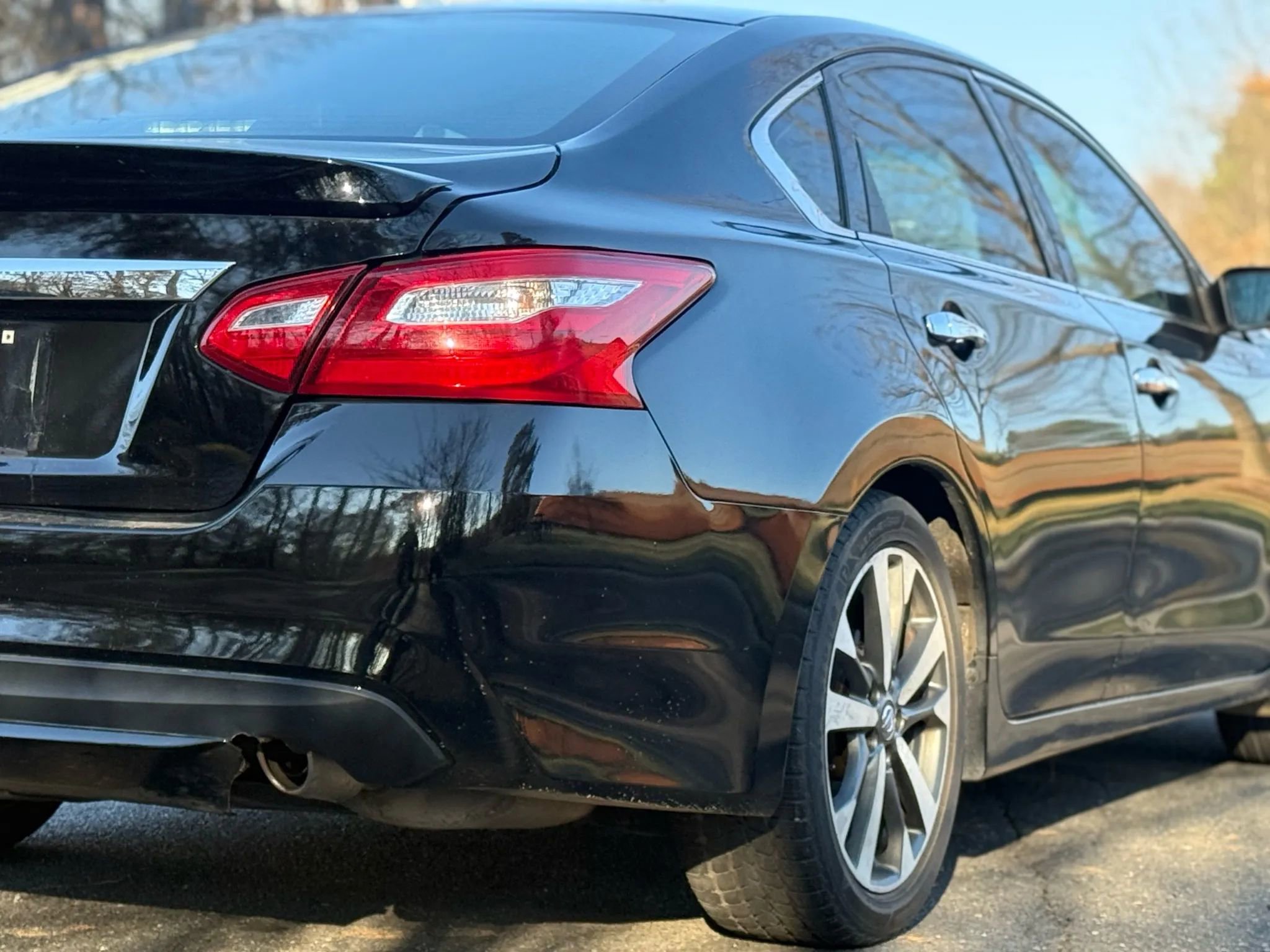 Used 2017 Nissan Altima 2.5 SR image 5