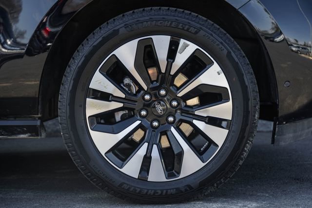 Used 2025 Ford Expedition Max Platinum w/ Driver's Package image 30