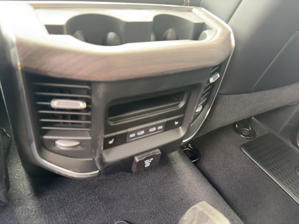 New 2026 RAM 3500 Laramie AWD/4WD image 18