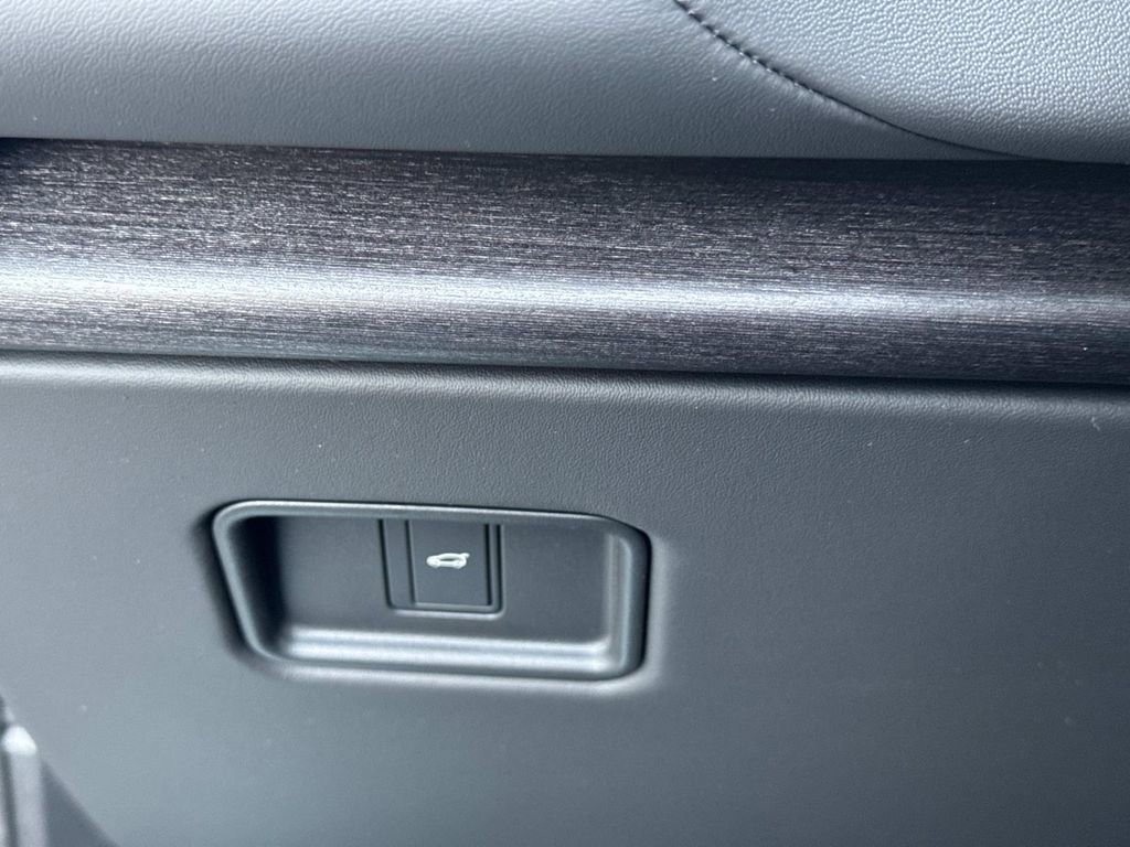 New 2026 Land Rover Range Rover Long Wheelbase SE image 30