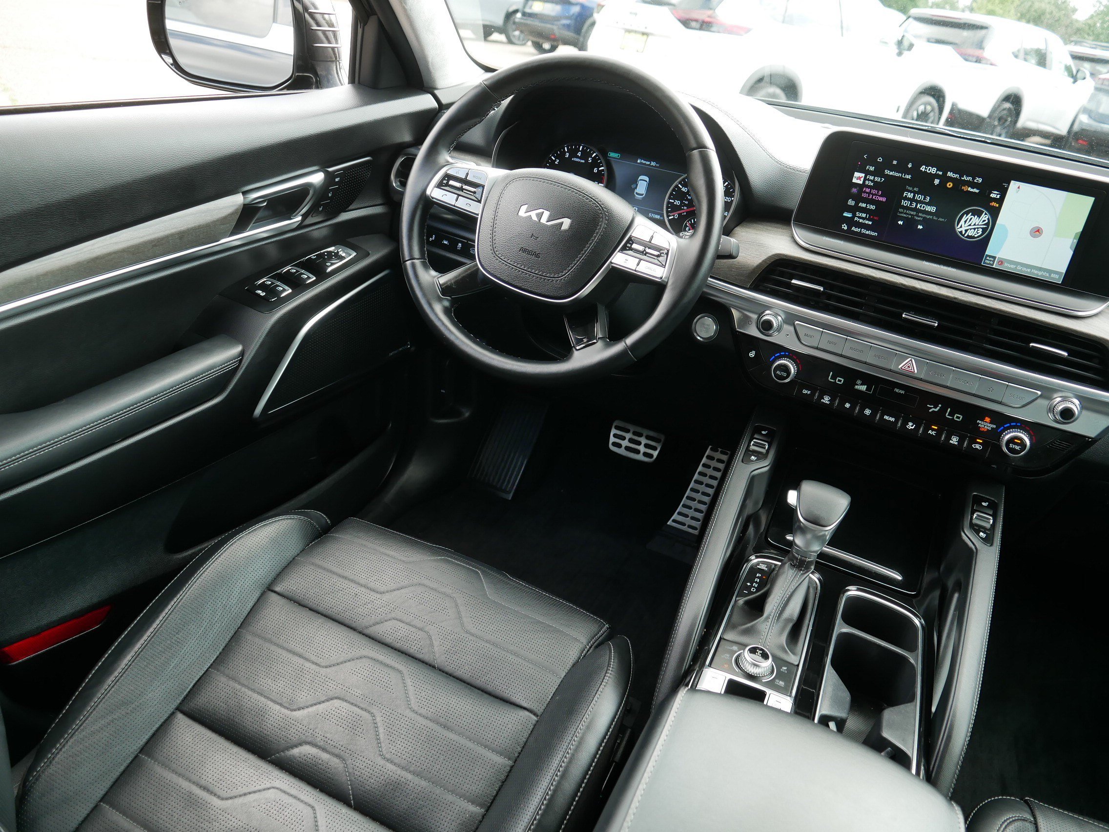 Certified 2022 Kia Telluride SX w/ SX Prestige Package AWD/4WD image 9