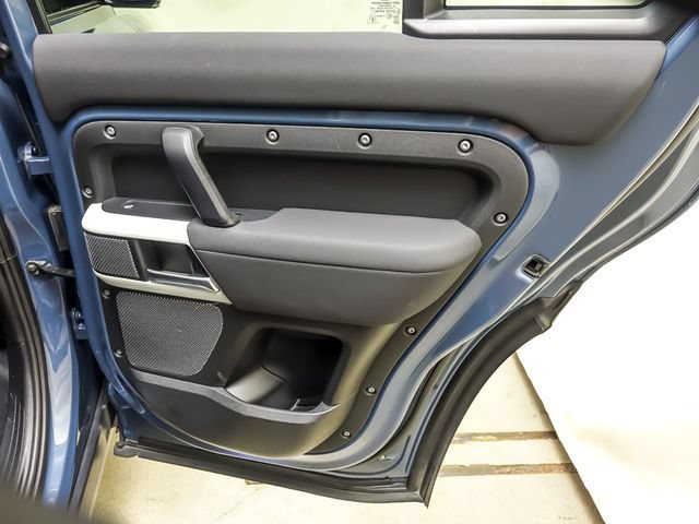 Used 2022 Land Rover Defender 110 SE AWD/4WD image 27