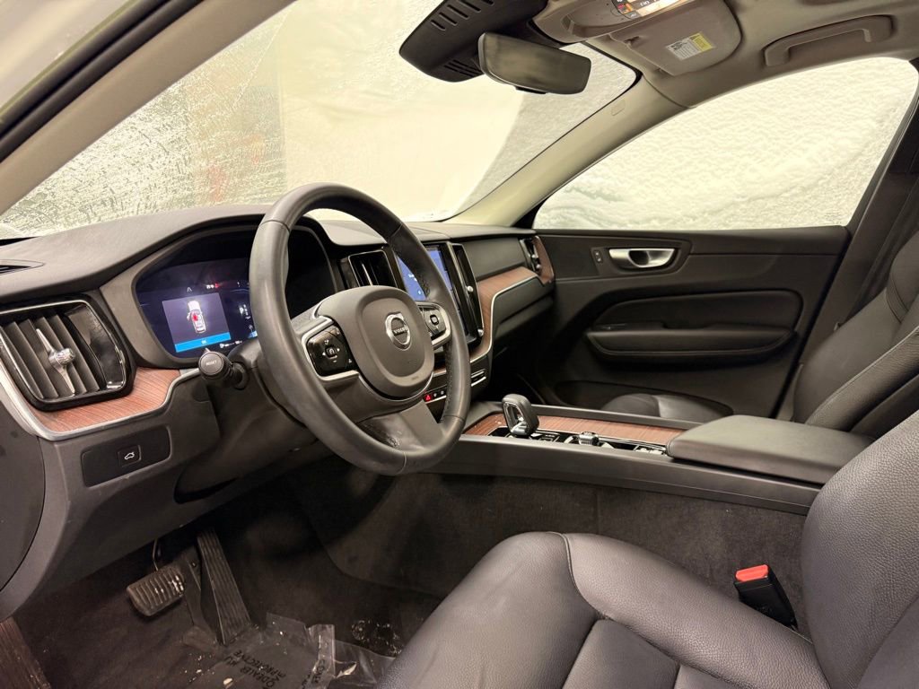Used 2023 Volvo XC60 B5 Plus w/ Protection Package Premier image 11