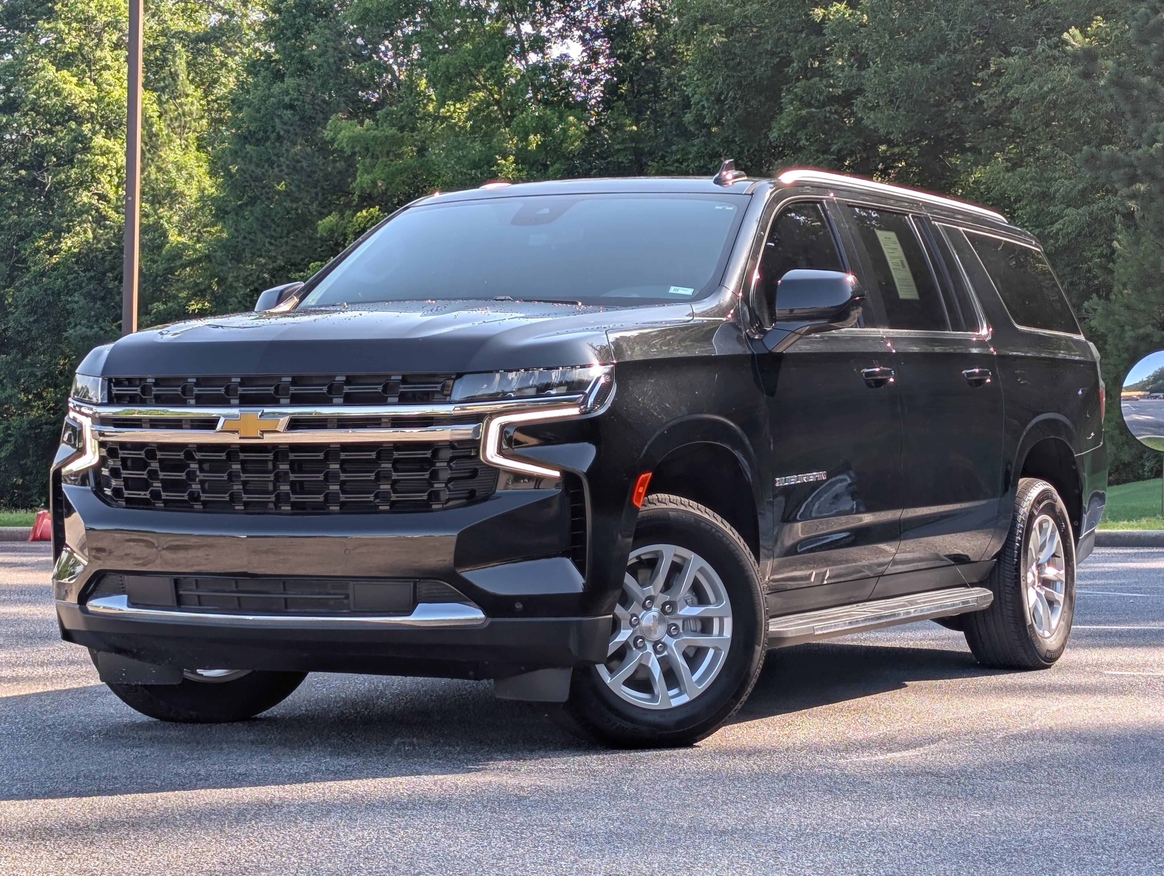 Used 2024 Chevrolet Suburban LS RWD image 4