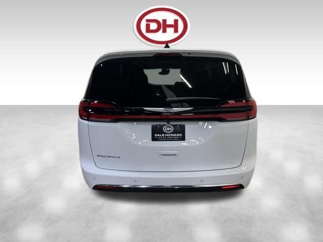 New 2026 Chrysler Pacifica Select FWD image 11