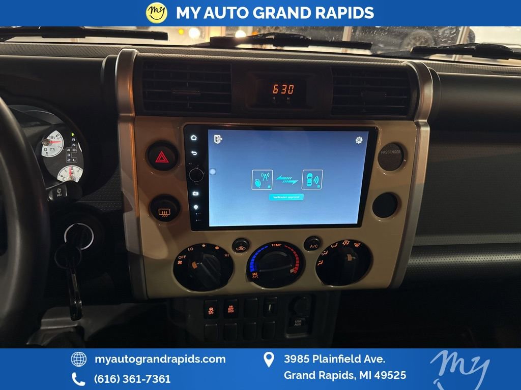 Used 2014 Toyota FJ Cruiser 2WD image 17