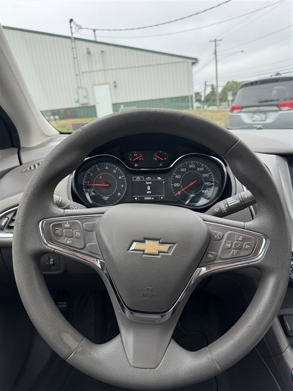 Used 2017 Chevrolet Cruze LT w/ Convenience Package image 15