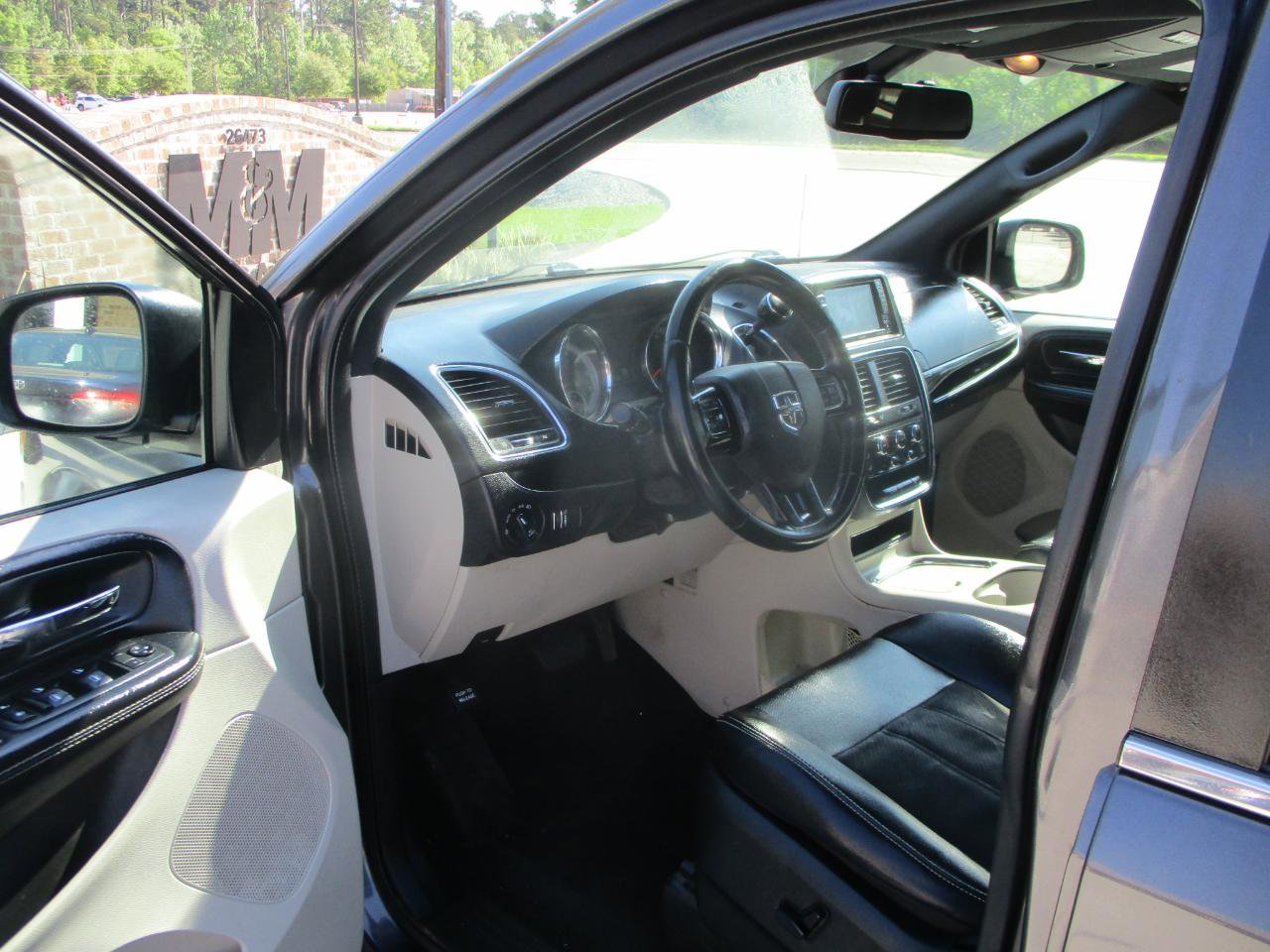 Used 2020 Dodge Grand Caravan SXT image 13