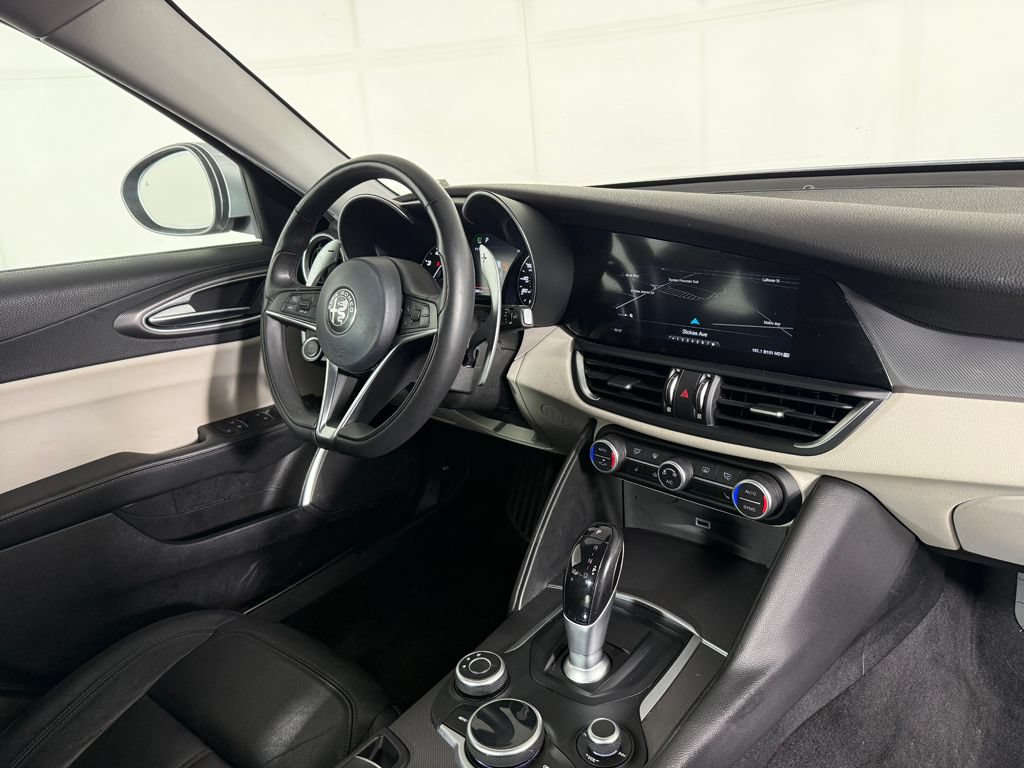 Used 2018 Alfa Romeo Giulia AWD image 25