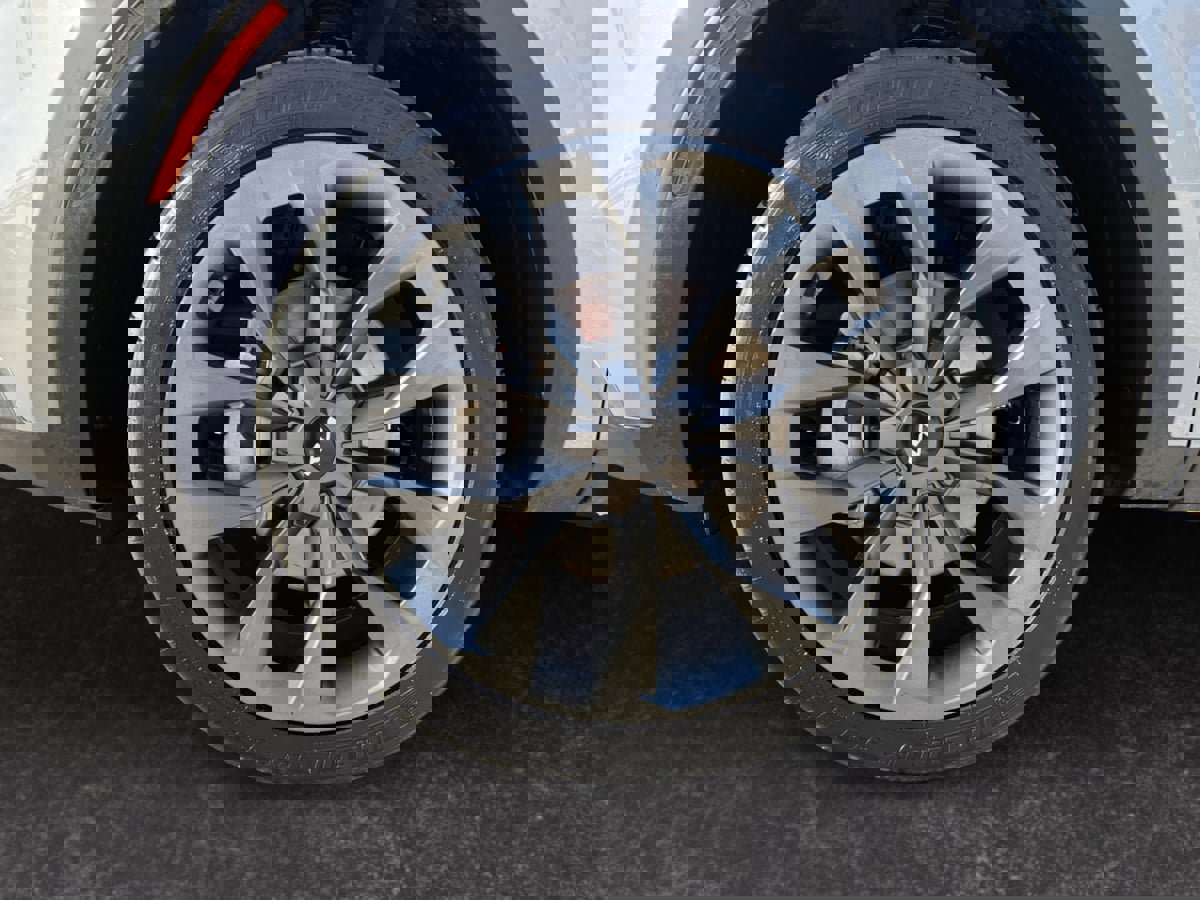 Used 2023 Kia Sorento X-Line EX image 7