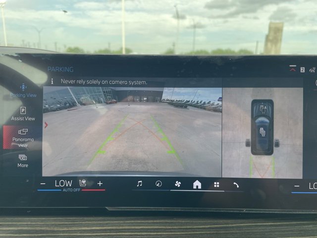 Used 2024 BMW X7 M60i w/ Executive Package image 3