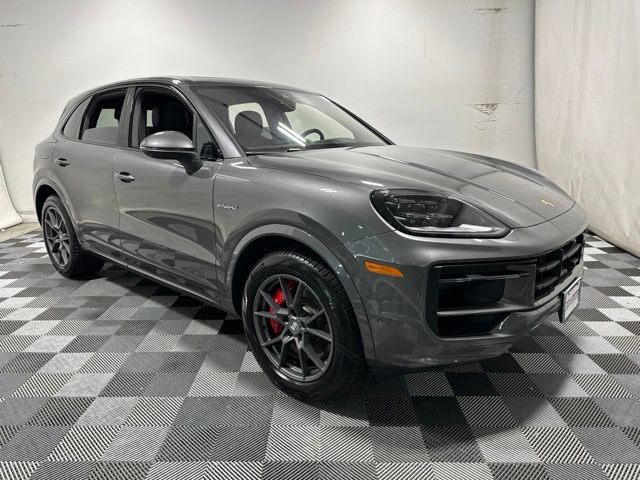 Used 2025 Porsche Cayenne S AWD/4WD image 3