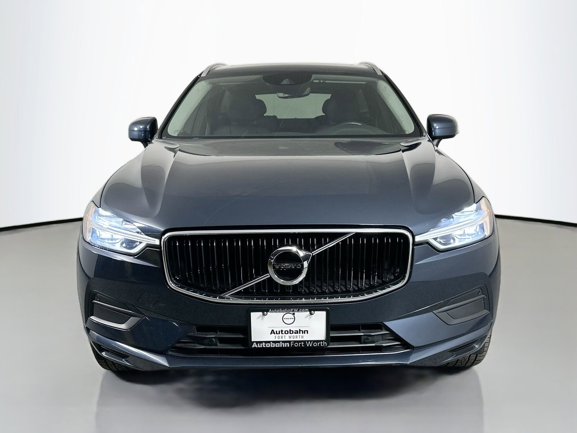 Certified 2018 Volvo XC60 T5 Momentum w/ Convenience Package image 2