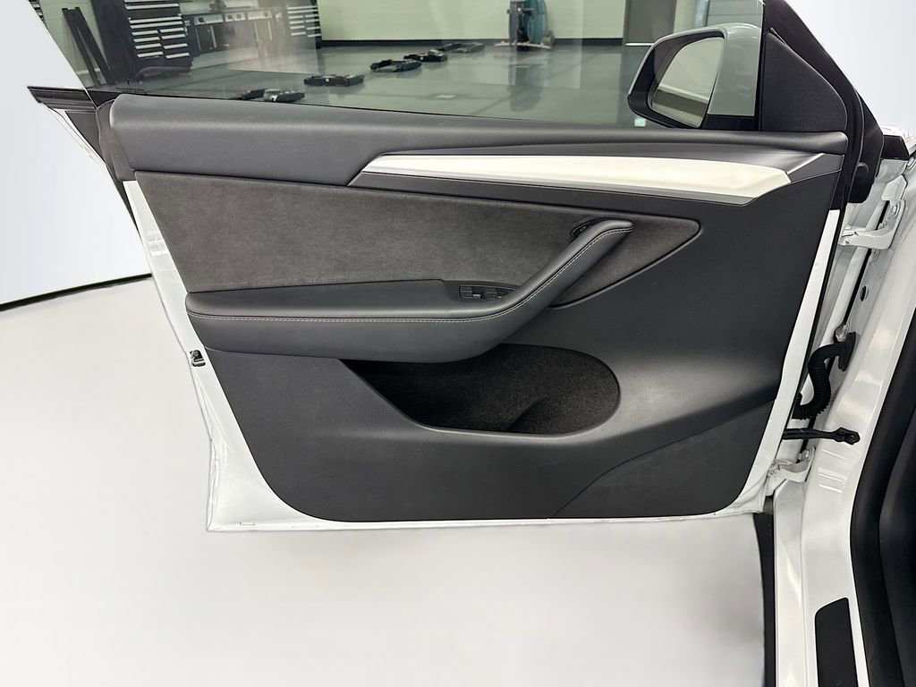 Used 2023 Tesla Model Y Performance image 23