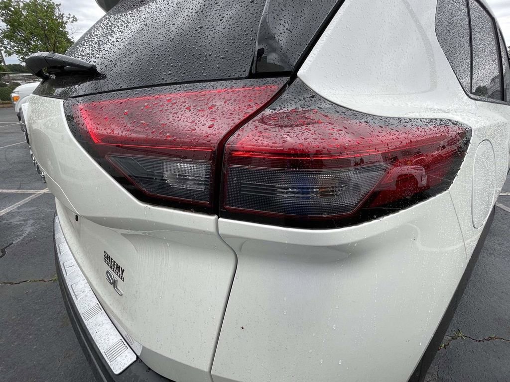 Used 2023 Nissan Rogue SL FWD image 17