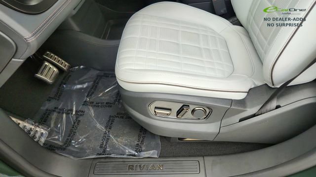 Used 2025 Rivian R1T Premium AWD/4WD image 34