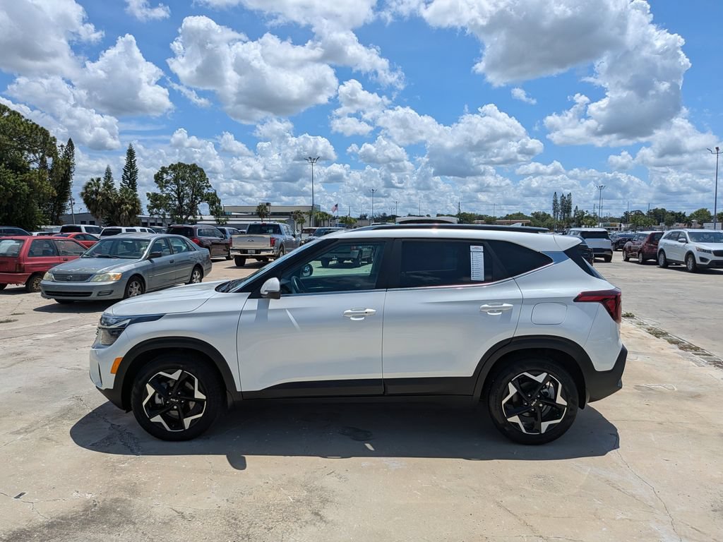 Certified 2025 Kia Seltos EX w/ EX Sunroof Package FWD image 5