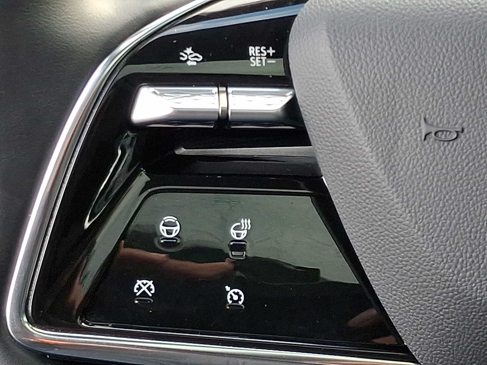 Certified 2025 Cadillac Optiq Sport 1 w/ LPO, Floor Liner Package AWD/4WD image 22