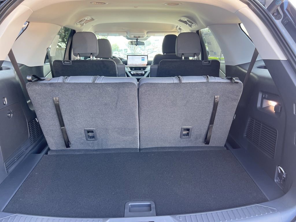 New 2026 Ford Explorer Active RWD image 10