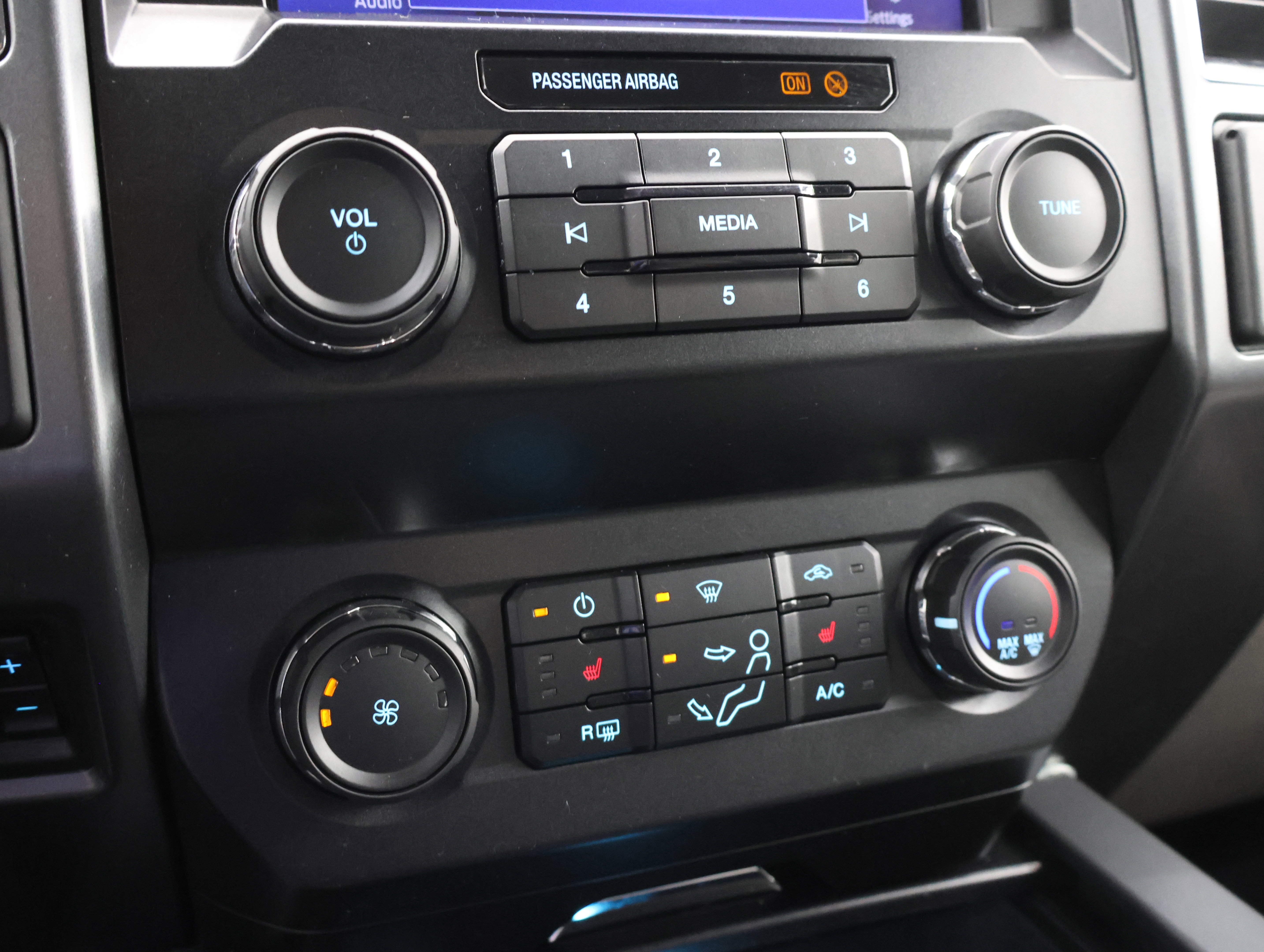 Used 2022 Ford F250 XLT w/ XLT Premium Package AWD/4WD image 47