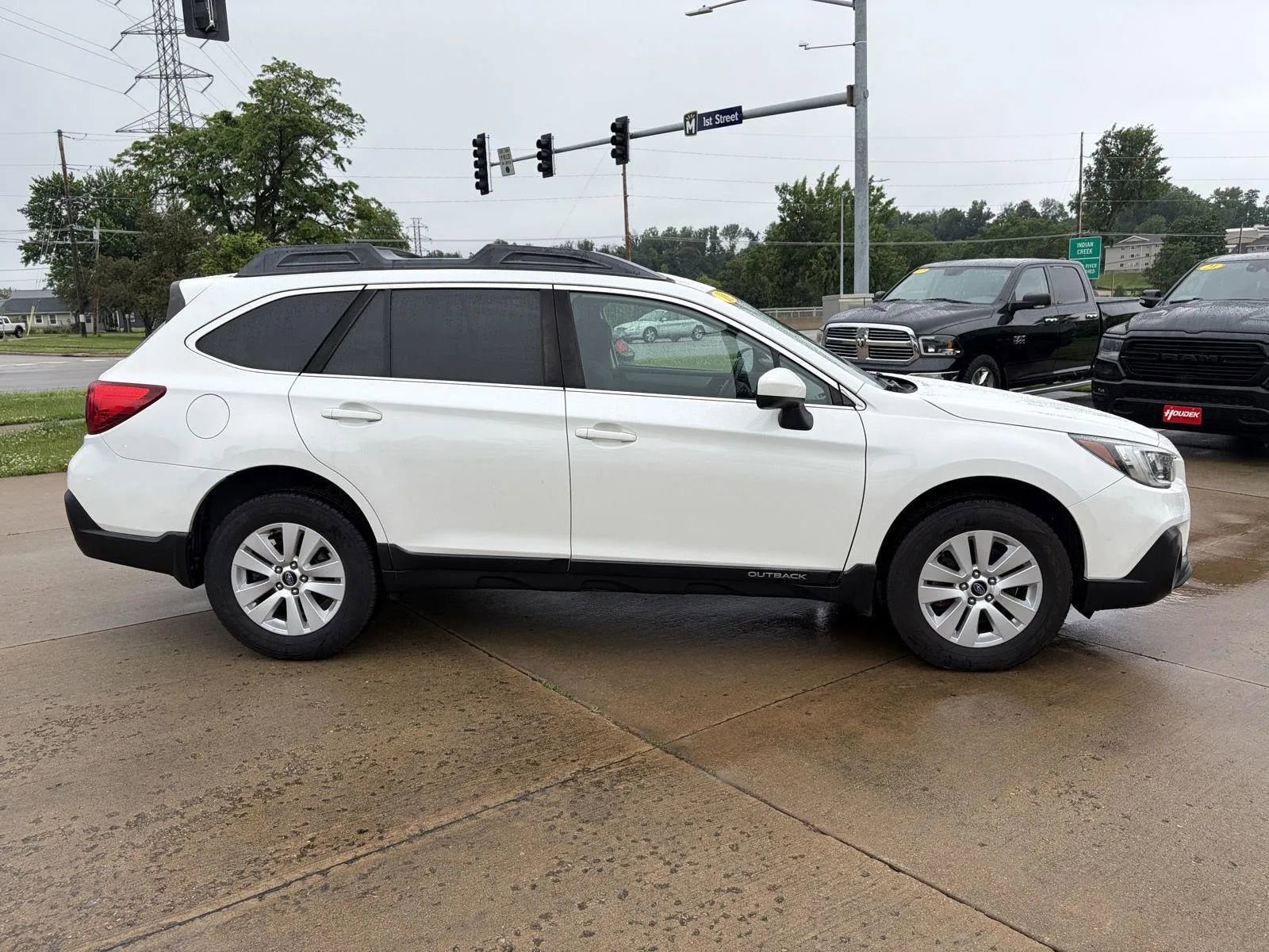 Used 2018 Subaru Outback 2.5i Premium AWD/4WD image 4