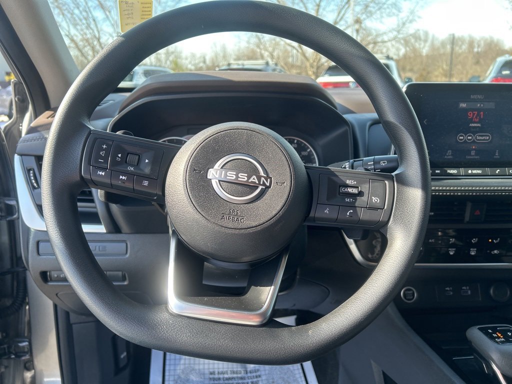 Used 2023 Nissan Rogue S image 14