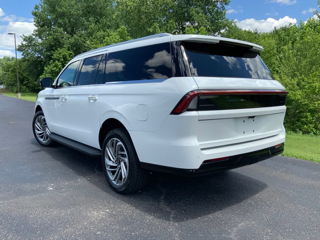 New 2027 Lincoln Navigator L Premier AWD/4WD image 11