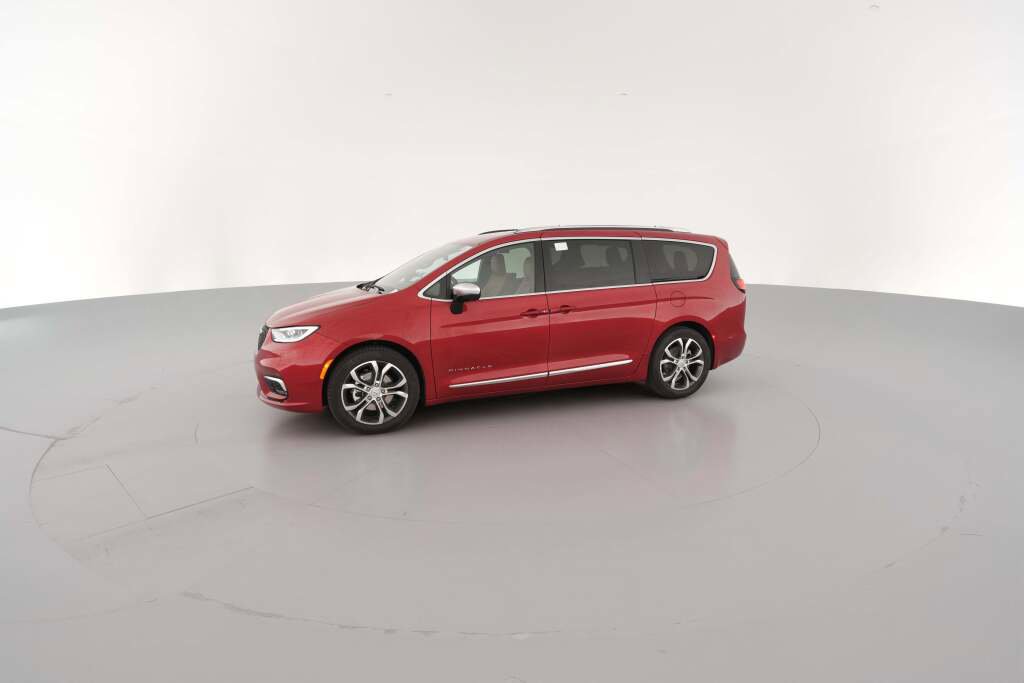 New 2026 Chrysler Pacifica Pinnacle image 5
