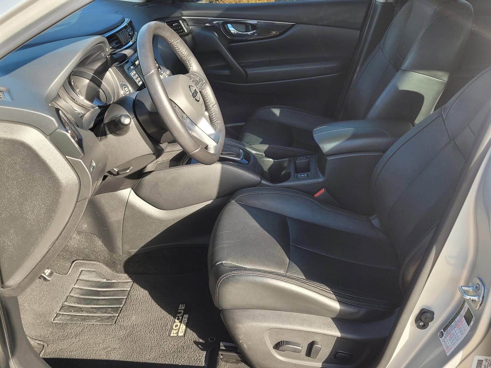 Used 2017 Nissan Rogue Sport SL w/ SL Premium Package image 3