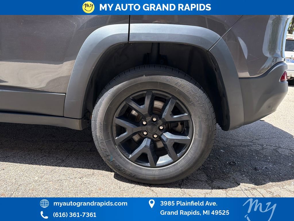 Used 2015 Jeep Cherokee Trailhawk w/ Comfort/Convenience Group AWD/4WD image 30