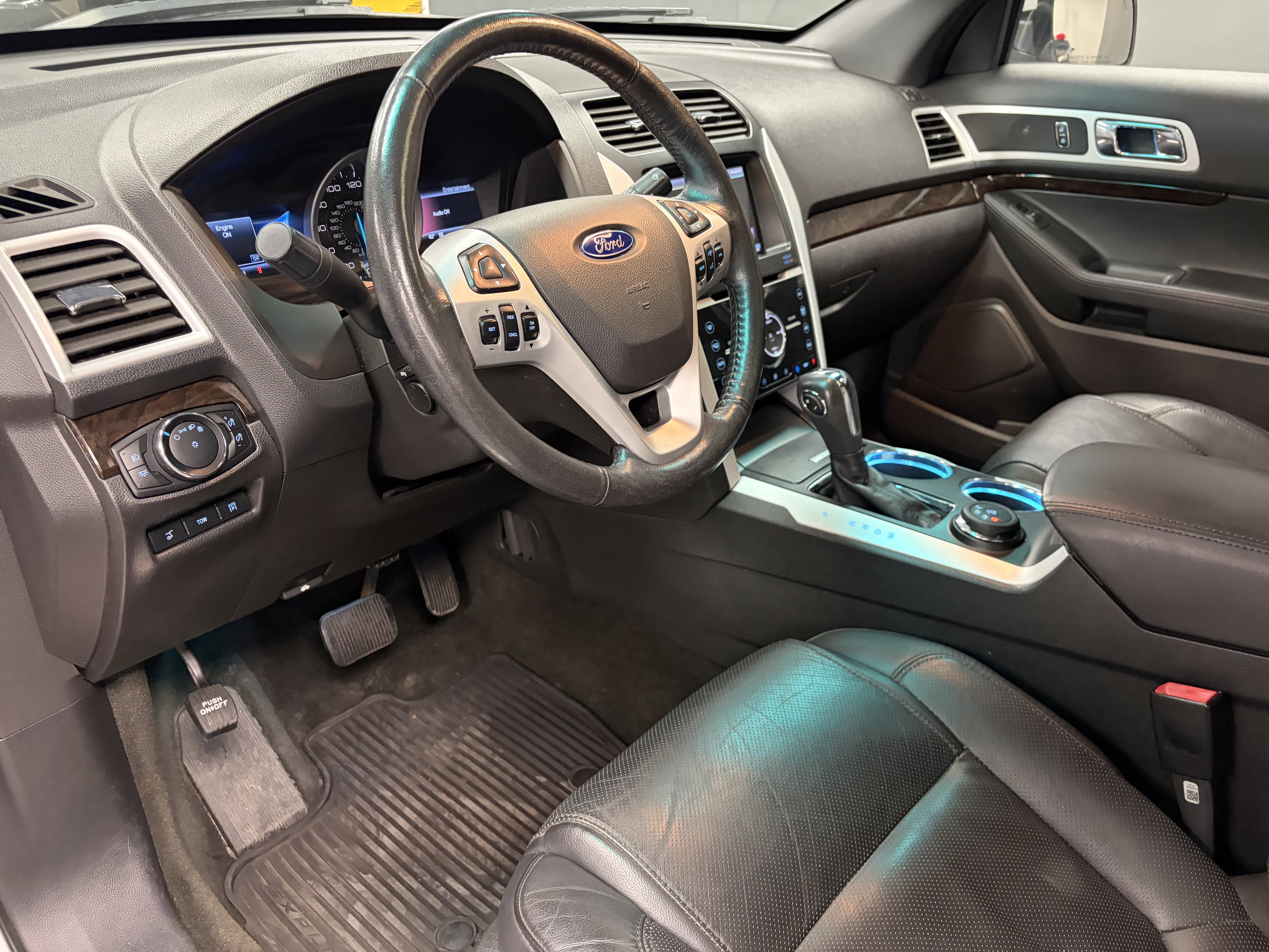 Used 2014 Ford Explorer Limited w/ Equipment Group 302A AWD/4WD image 8