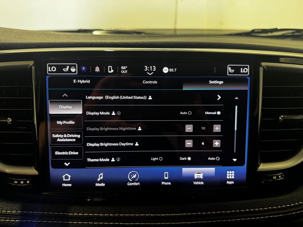 Used 2023 Chrysler Pacifica Touring-L image 12