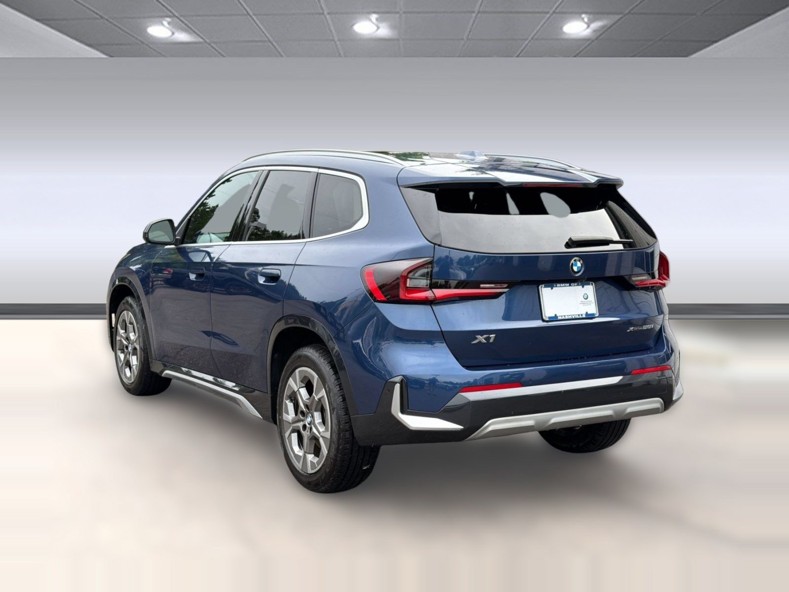 Used 2025 BMW X1 xDrive28i AWD/4WD image 3