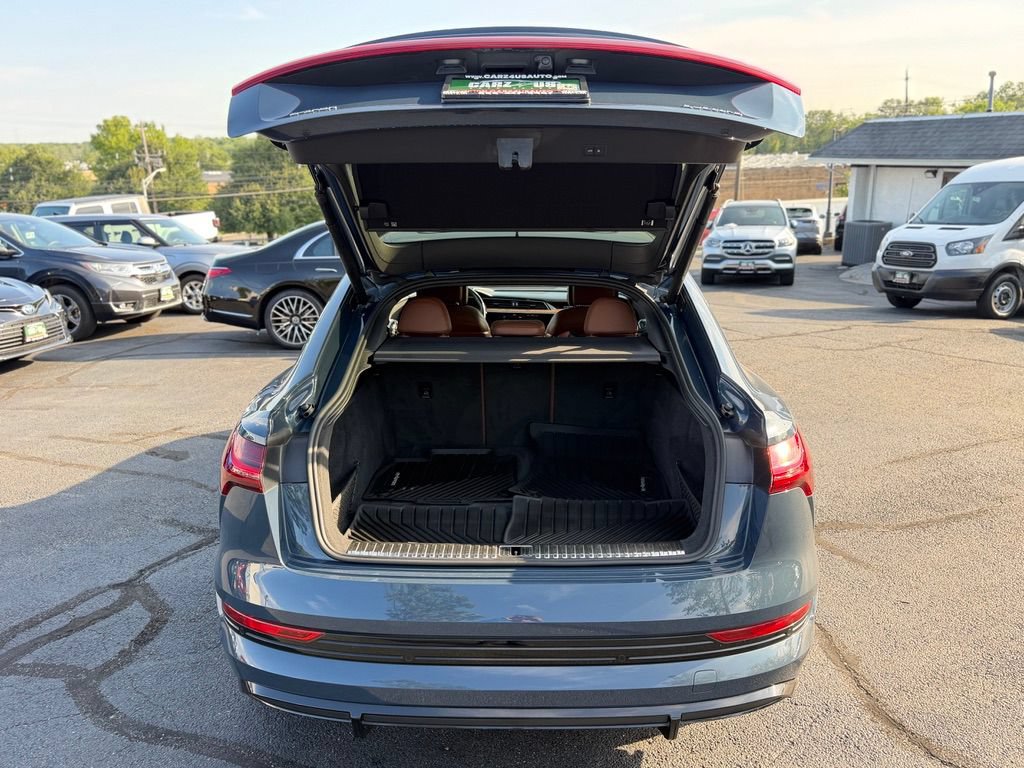 Used 2021 Audi e-tron Prestige w/ Prestige Package AWD/4WD image 9
