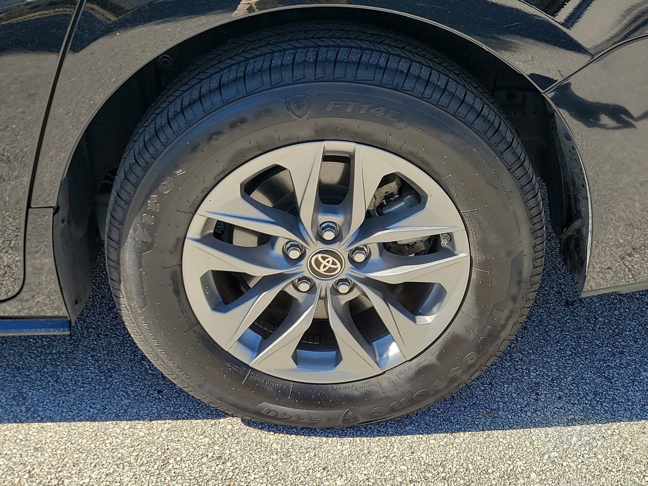 Used 2025 Toyota Sienna LE image 5