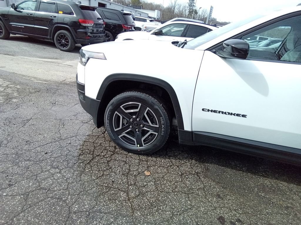 New 2026 Jeep Cherokee Laredo image 8