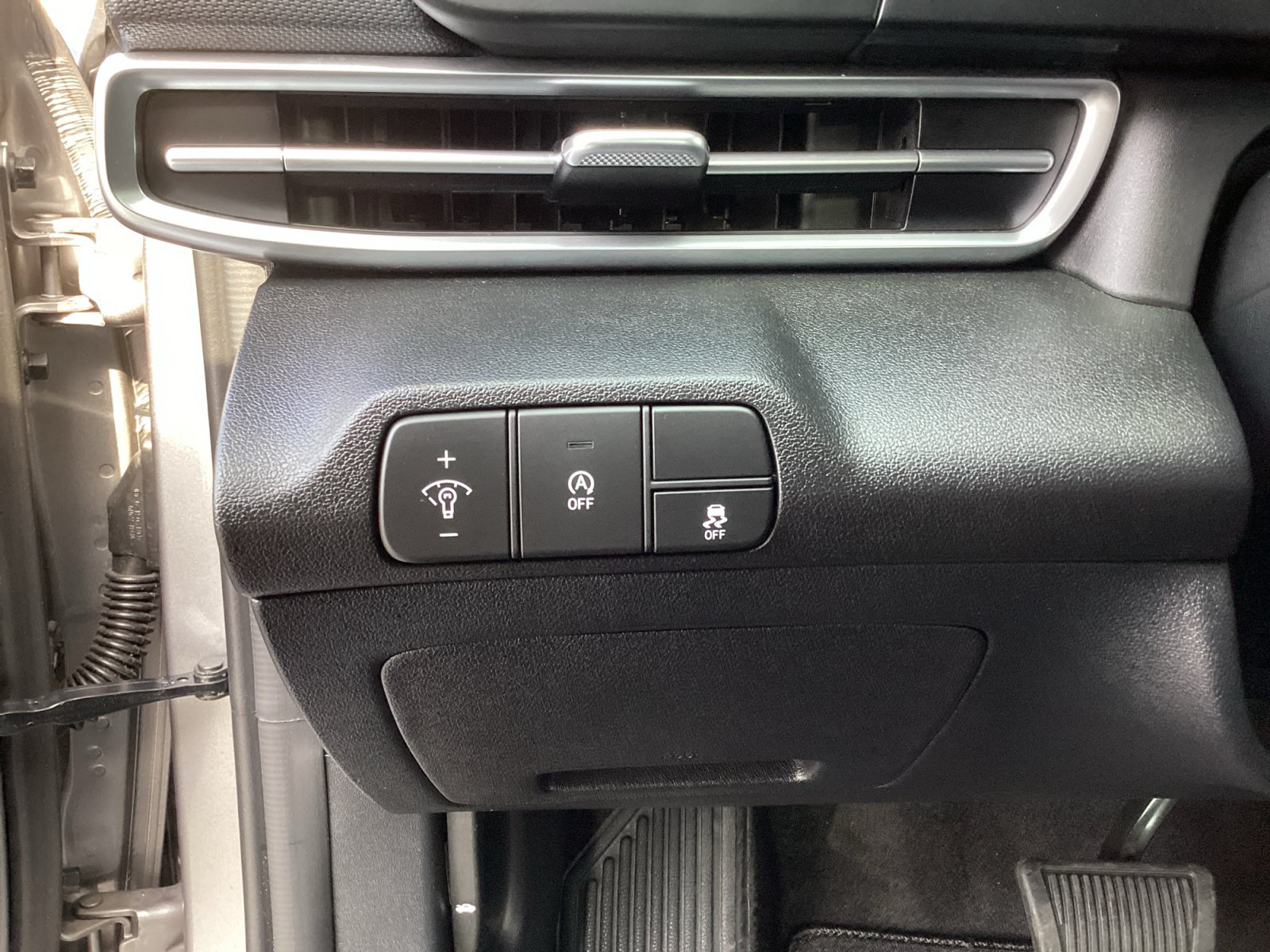 Used 2024 Hyundai Elantra SE FWD image 28