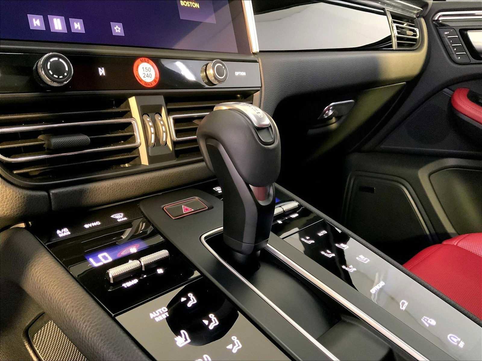 Certified 2026 Porsche Macan AWD/4WD image 17
