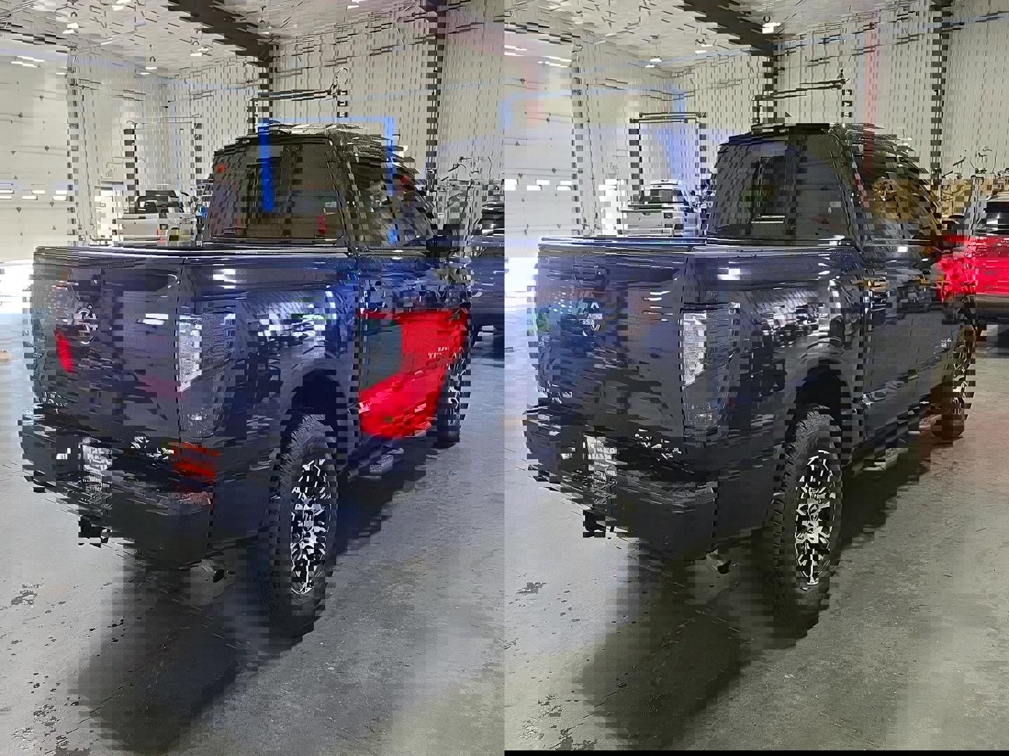 Used 2023 Nissan Titan SV w/ SV Convenience Package image 5