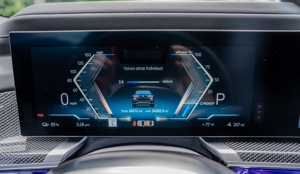 Used 2023 BMW i7 xDrive60 AWD/4WD image 9
