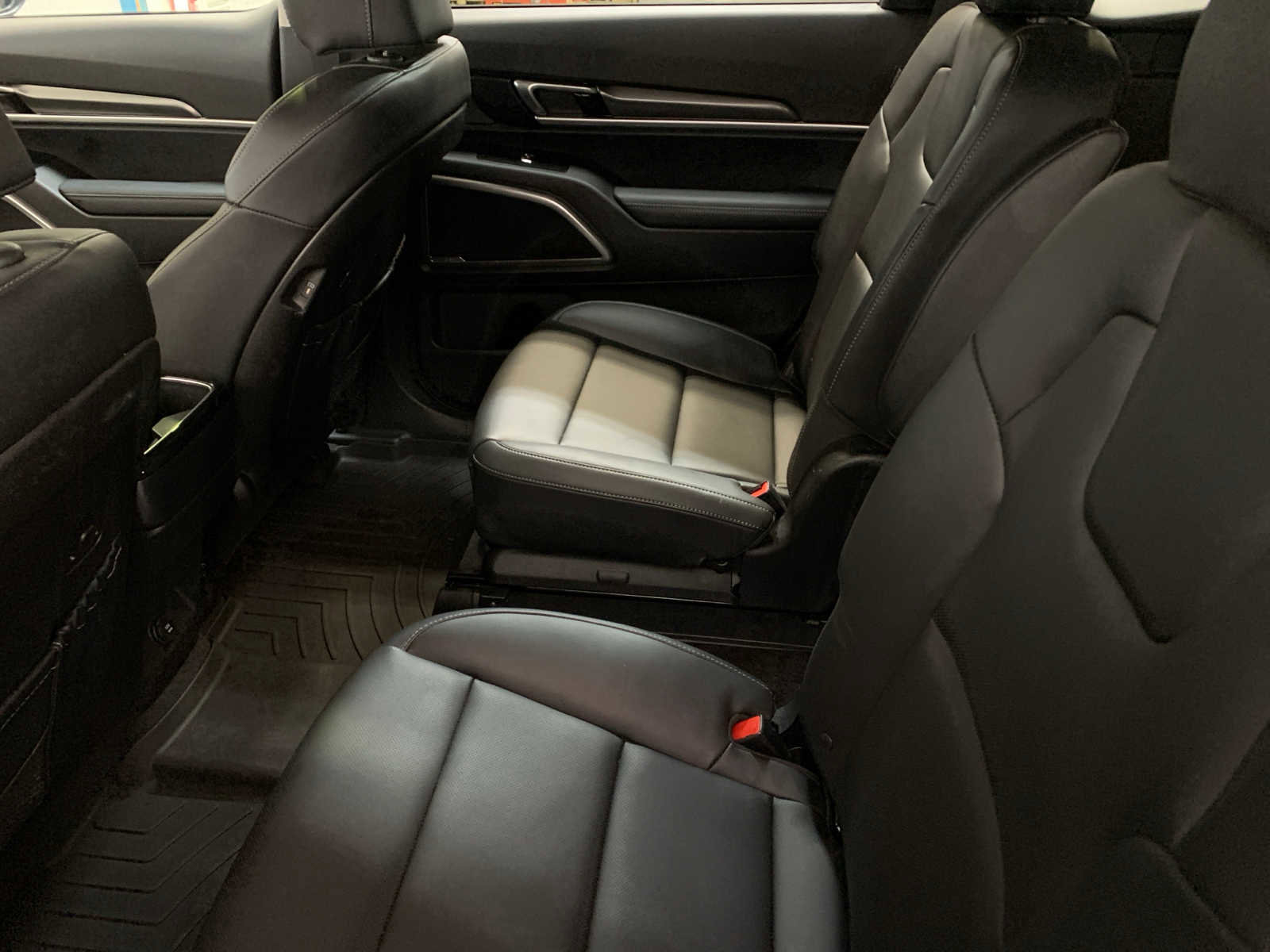 Used 2024 Kia Telluride S w/ S Sunroof Package image 5