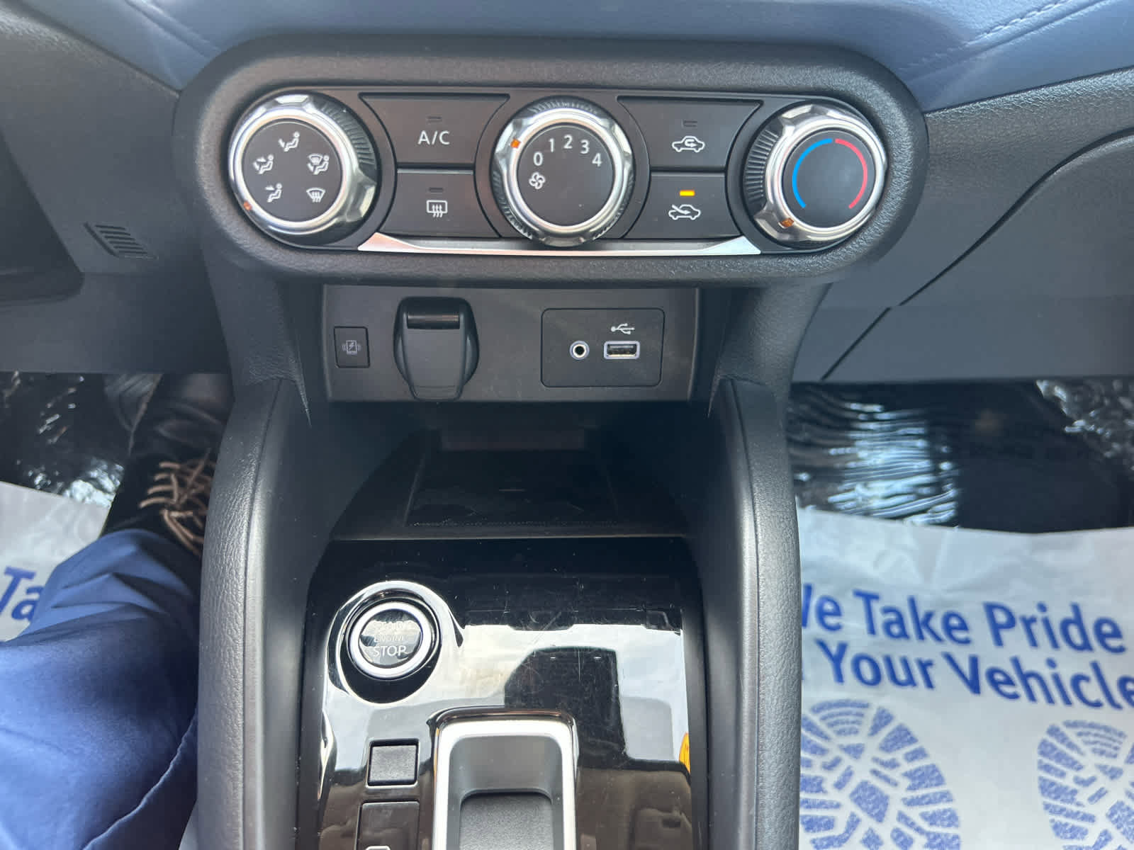 Used 2025 Nissan Versa SV w/ Trunk Package FWD image 17
