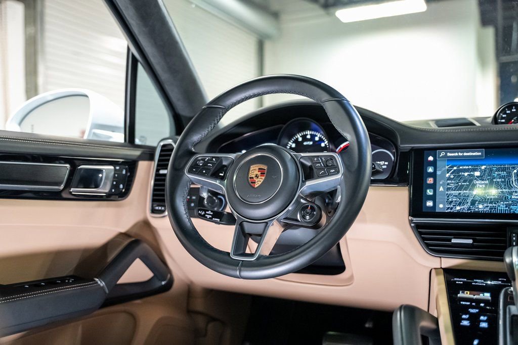 Used 2022 Porsche Cayenne GTS AWD/4WD image 43