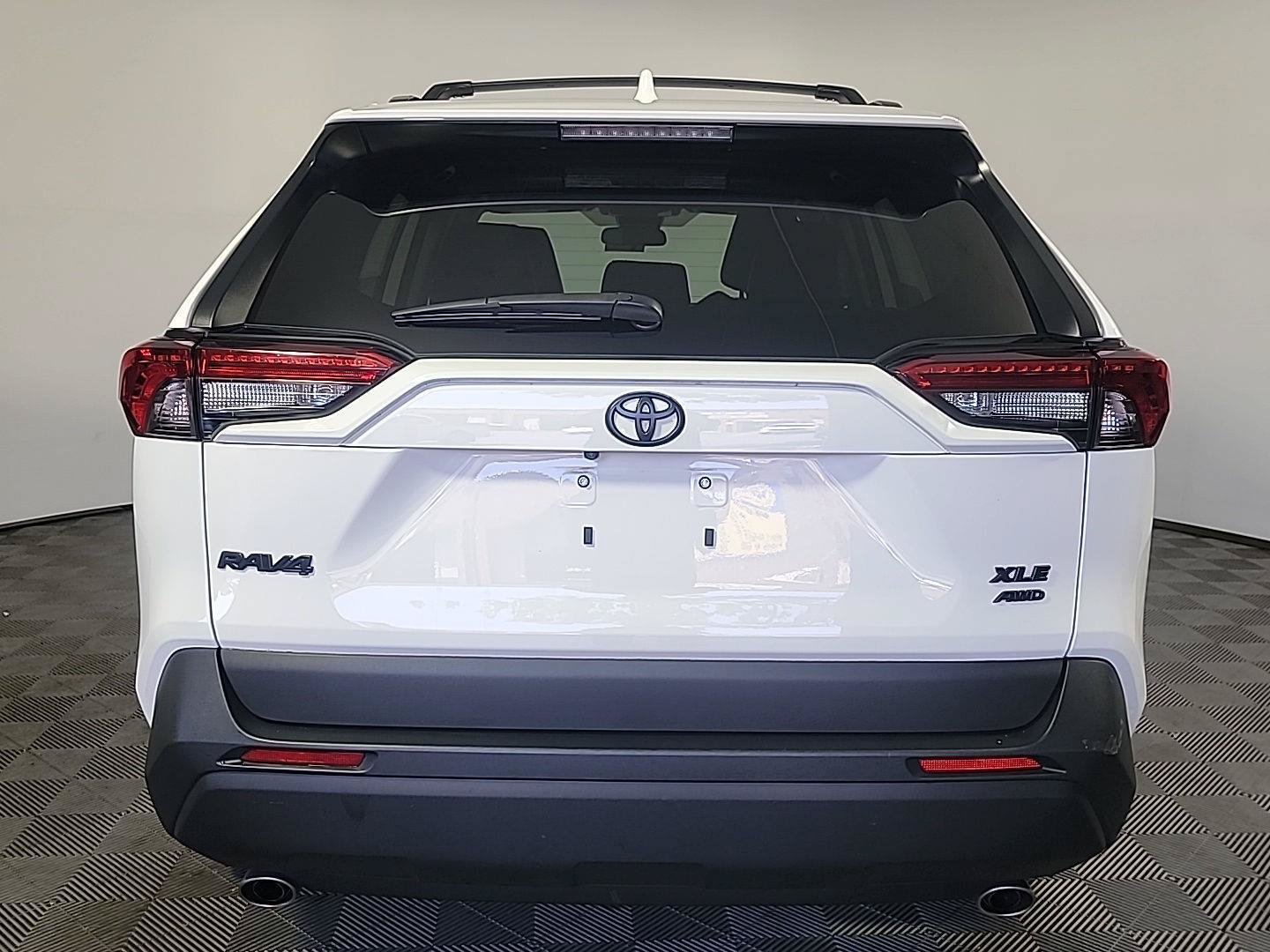Used 2023 Toyota RAV4 XLE w/ Convenience Package AWD/4WD image 5