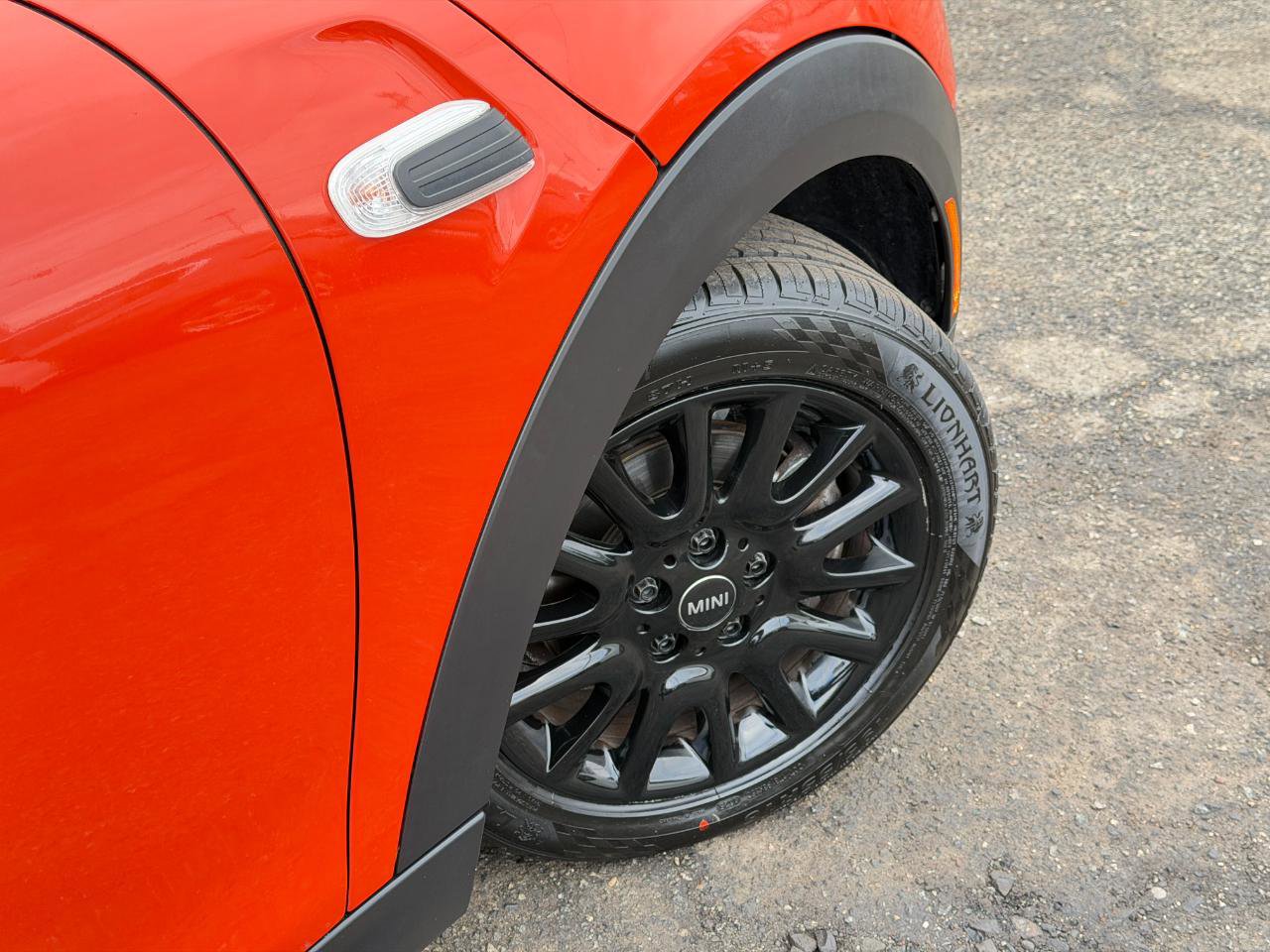 Used 2019 MINI Cooper 2-Door Hardtop w/ Storage Package image 88