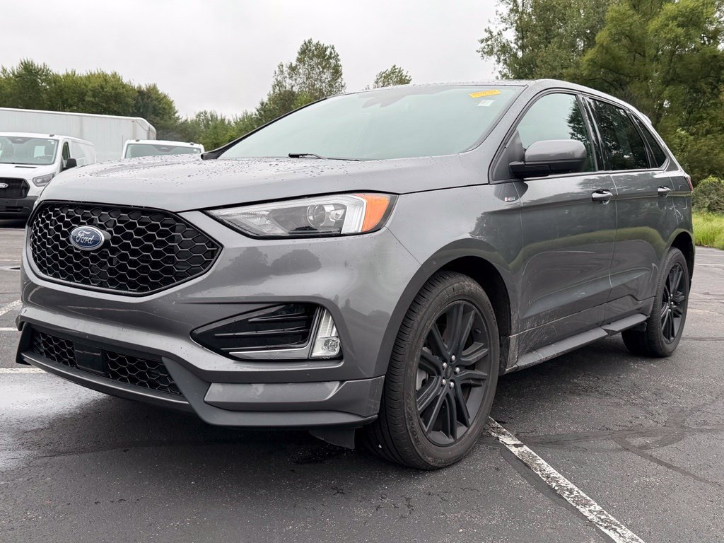 Used 2022 Ford Edge ST-Line w/ Class II Trailer Tow Package AWD/4WD image 3