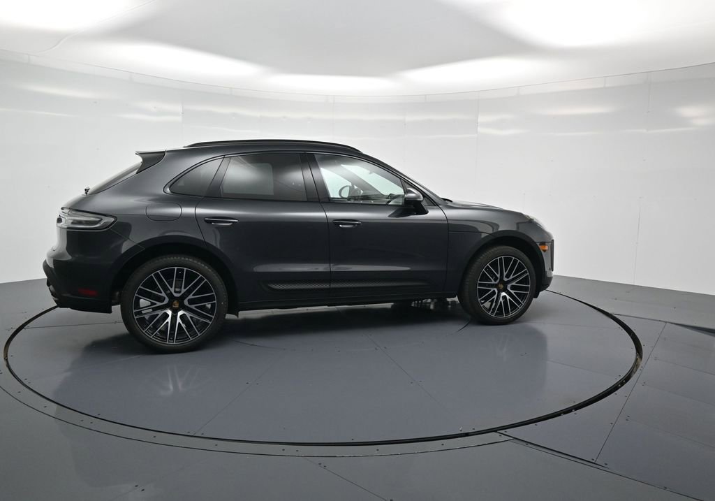 Certified 2026 Porsche Macan image 31