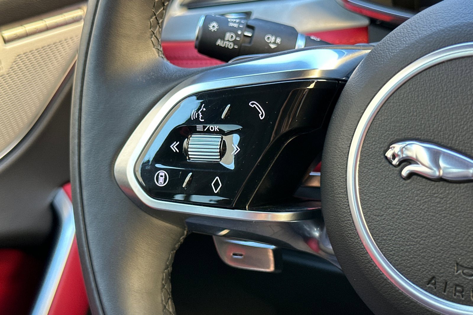 Used 2025 Jaguar F-PACE R-Dynamic S image 28